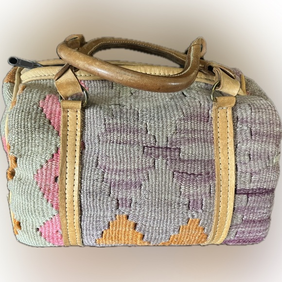 Vintage Elephant Walk Kilim Rug Handbag 80s
Barrel Duffle - Picture 3 of 9